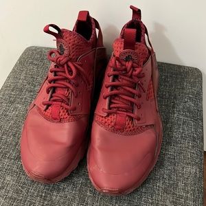 Men’s Nike All Maroon Huaraches